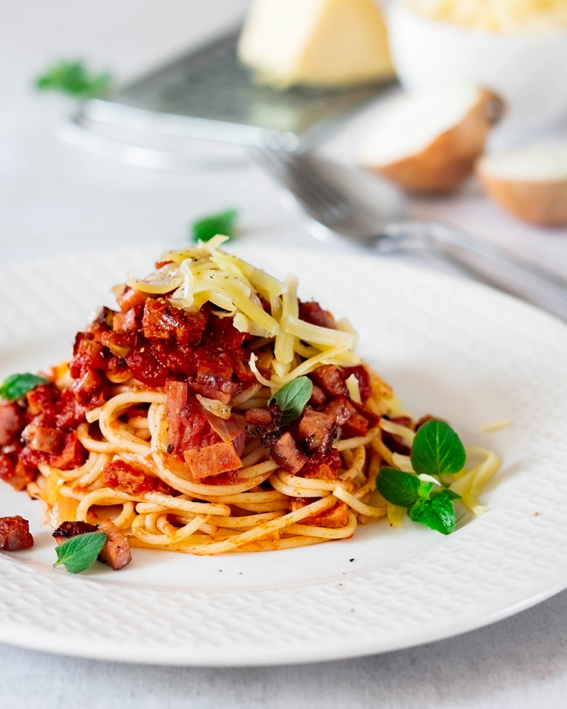 KaleidoscopicKitchen Rebekka Spaghetti mit Wurstgulasch