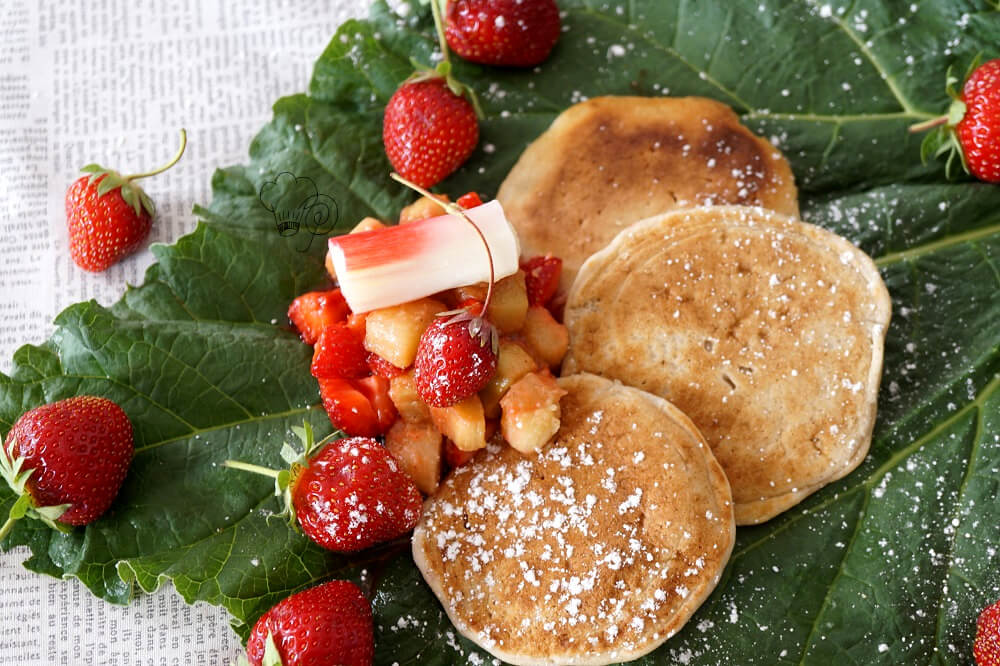 Erdbeere küsst Rhabarber - Blinis mit Ragout - Küchentraum &amp; Purzelbaum