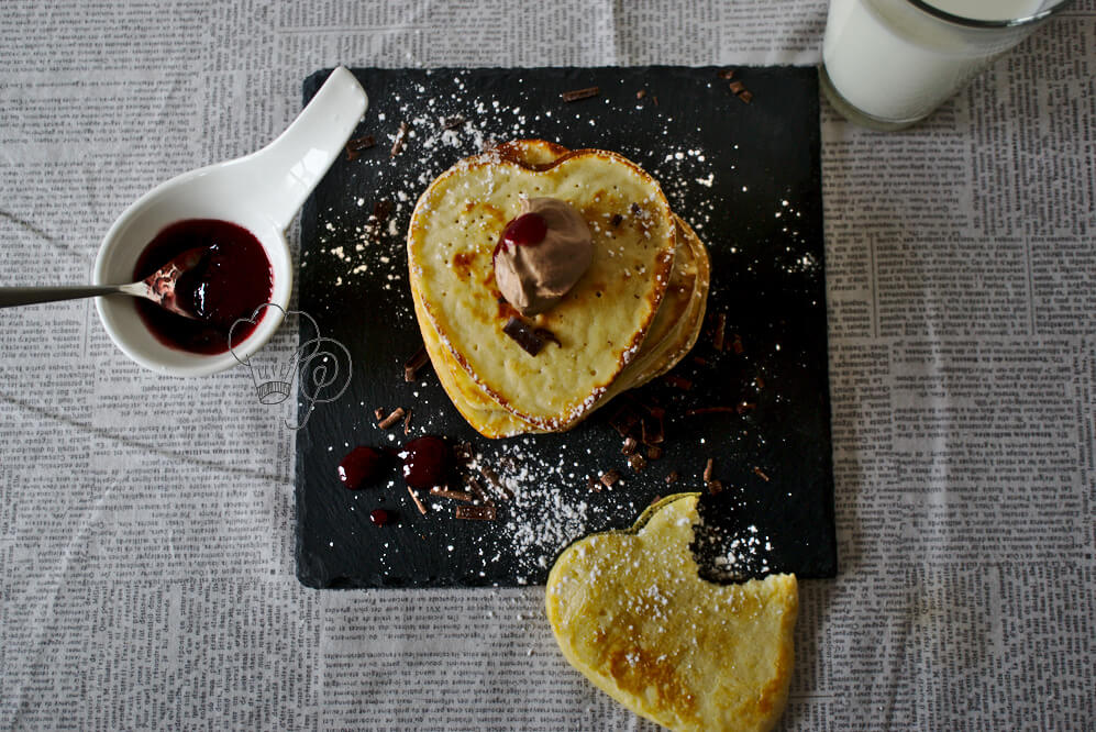 Diese Pancakes müsst ihr probieren. Sie sind so fluffig und leicht. Perfekt zum Frühstück, für einen Brunch oder einfach so. Küchentraum & Purzelbaum | #pancakes| #frühstück | #rezepte