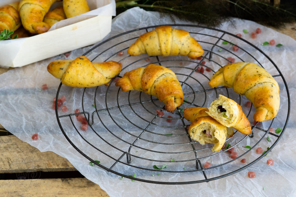 Quarkhoernchen mit Schinken und Mozzarella