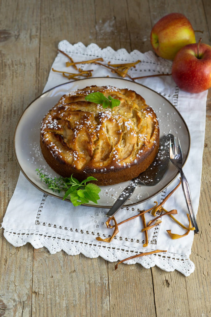 apfelkuchen mit zitornenkräutern