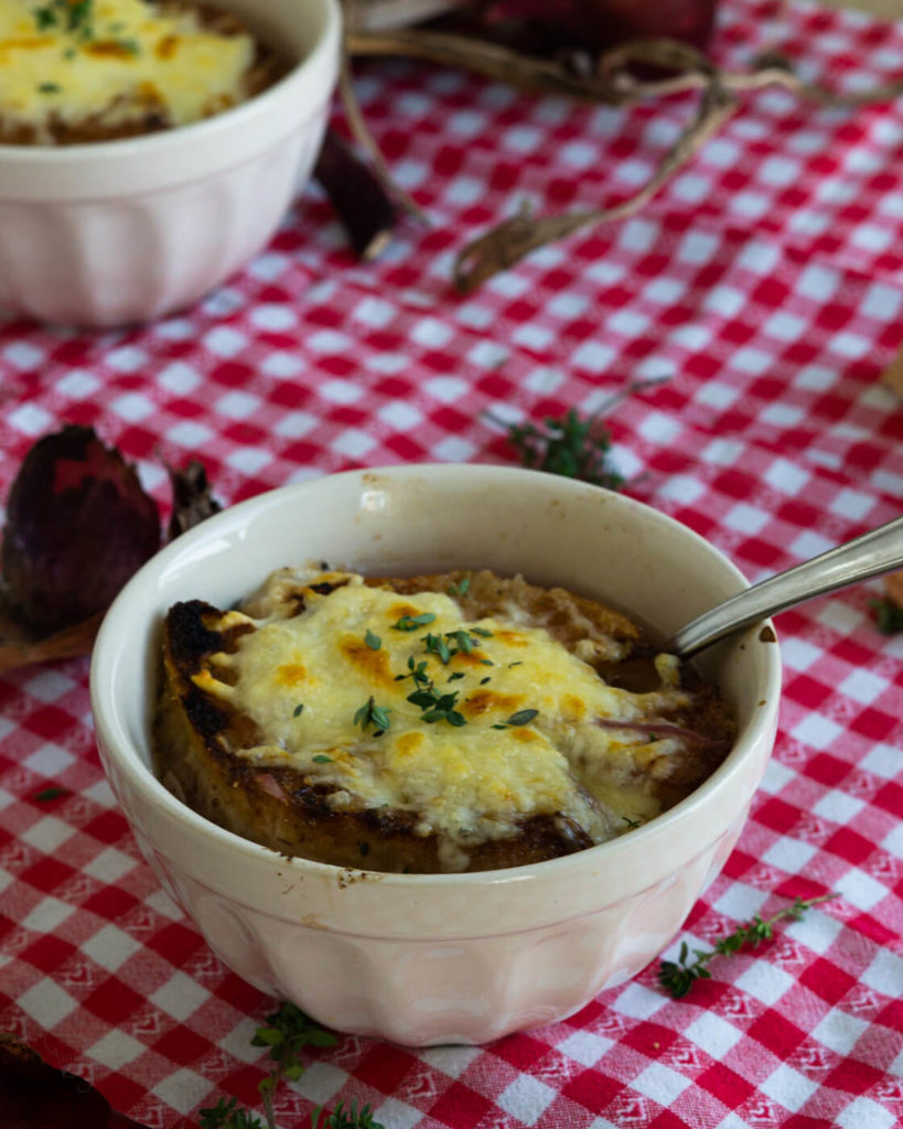 Zwiebelsuppe nach französischem Rezept