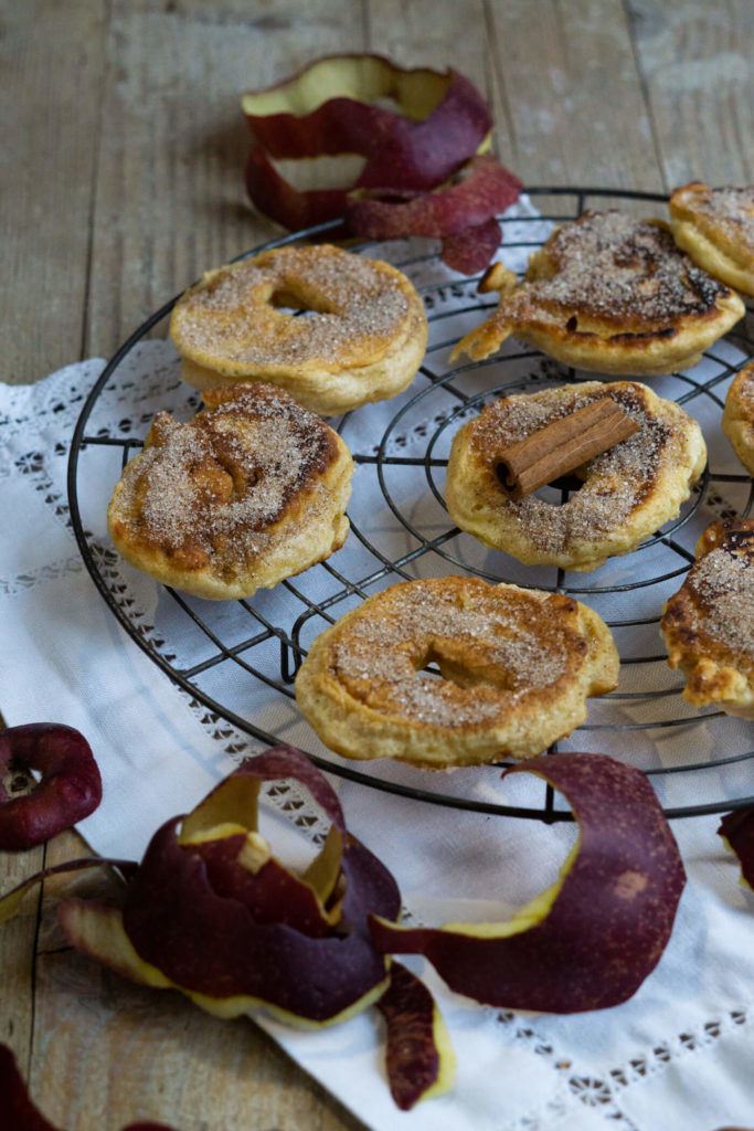 Apfelküchle mit Zimt und Zucker - Küchentraum &amp; Purzelbaum