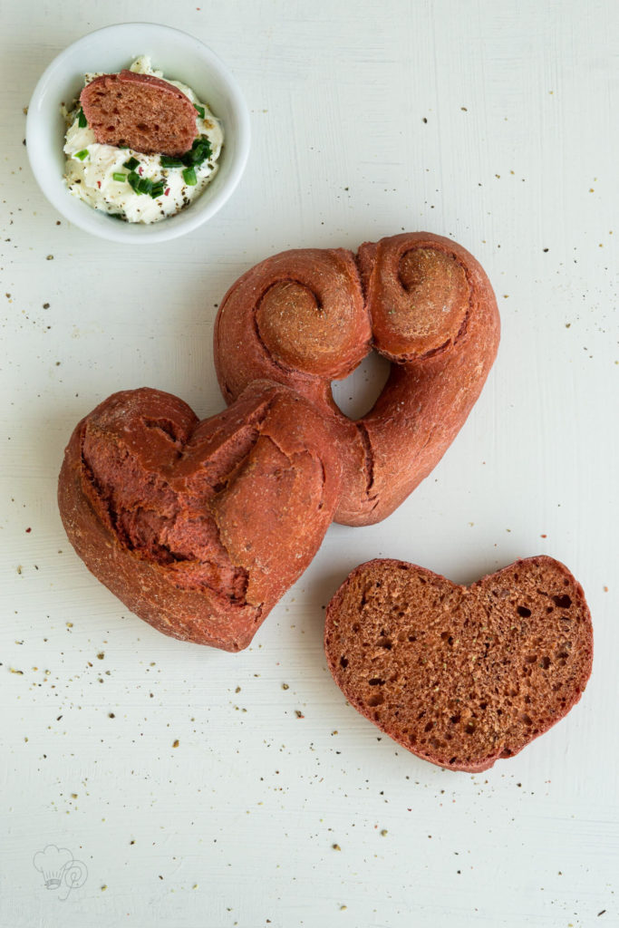 Diese Brötchen mit Randen eigenen sich perfekt um dem Liebsten an Valentinstag eine Freude zu machen. Küchentraum & Purzelbaum