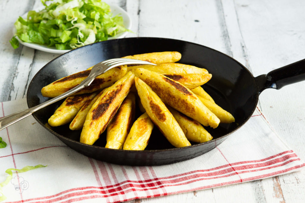 Schupfnudeln, Fingernudeln, Bubenspitzle. 3 Namen, ein Gericht. Ich zeige euch, wie ihr leckere Schupfnudeln selbst machen könnt. Das Rezept gibt es auf dem Blog. Küchentraum und Purzelbaum | #schupfnudeln | #fingernudeln | #rezepte