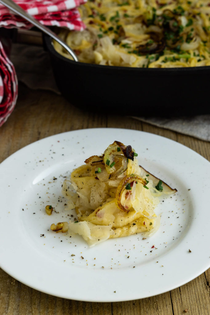 Auf dem Blog findet ihr das Rezept für diese leckeren Krautkrapfen. Sie sind einfach zu machen und schmecken unglaublich lecker. Küchentraum & Purzelbaum | #krautkrapfen | #regionaleküche | #lecker