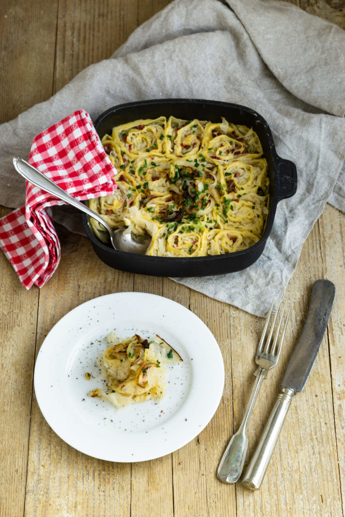 Auf dem Blog findet ihr das Rezept für diese leckeren Krautkrapfen. Sie sind einfach zu machen und schmecken unglaublich lecker. Küchentraum & Purzelbaum | #krautkrapfen | #regionaleküche | #lecker