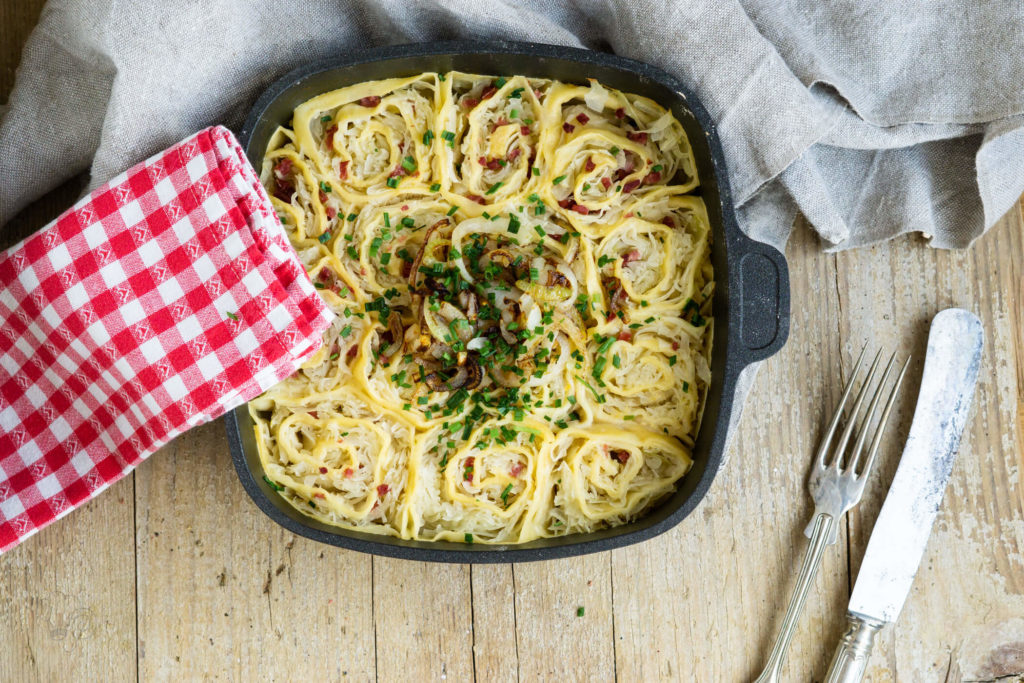 Auf dem Blog findet ihr das Rezept für diese leckeren Krautkrapfen. Sie sind einfach zu machen und schmecken unglaublich lecker. Küchentraum & Purzelbaum | #krautkrapfen | #regionaleküche | #lecker