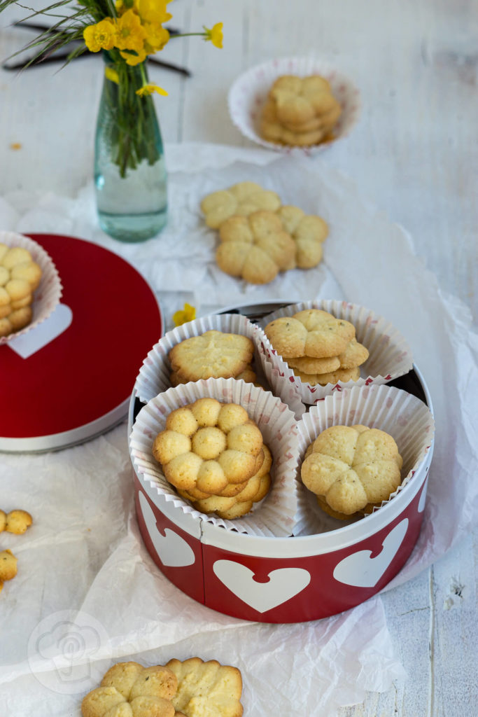 Dänische Butterkekse. Macht den Klassiker aus Dänemark ganz einfach selbst. Mit diesem einfachen Rezept gelingt es euch auf jeden Fall. Küchentraum & Purzelbaum | #kekse | #dänemark | #backen