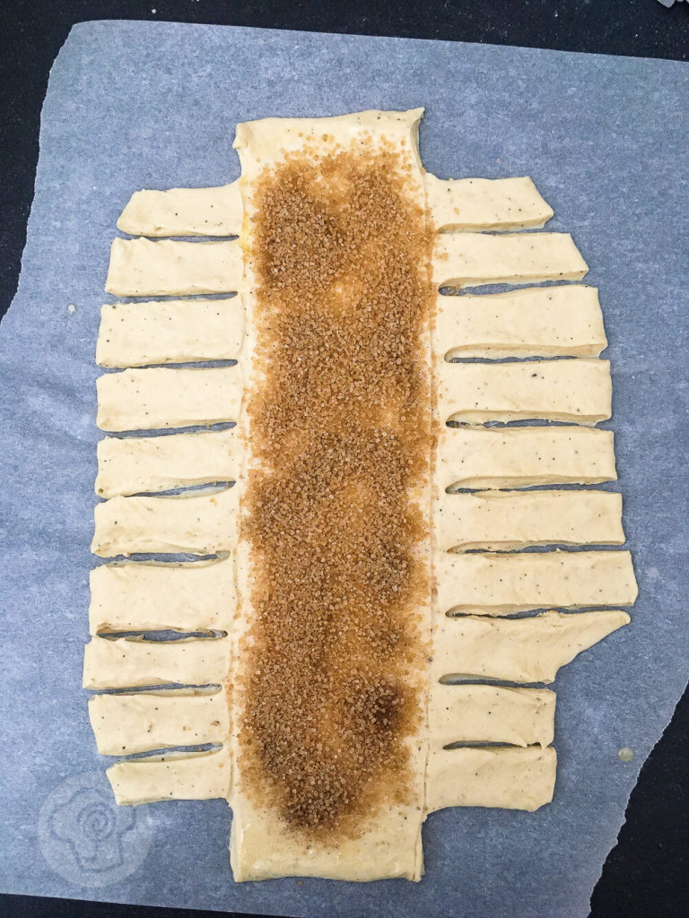 Kanelstang wie in Dänemark 7 Kennt ihr die leckeren Zimstangen/Kanelstang aus Dänemark? Jetzt könnt ihr sie ganz einfach selber backen. Probiert es doch mal aus. Küchentraum & Purzelbaum | #zimtstange |#kanelstang | #backen