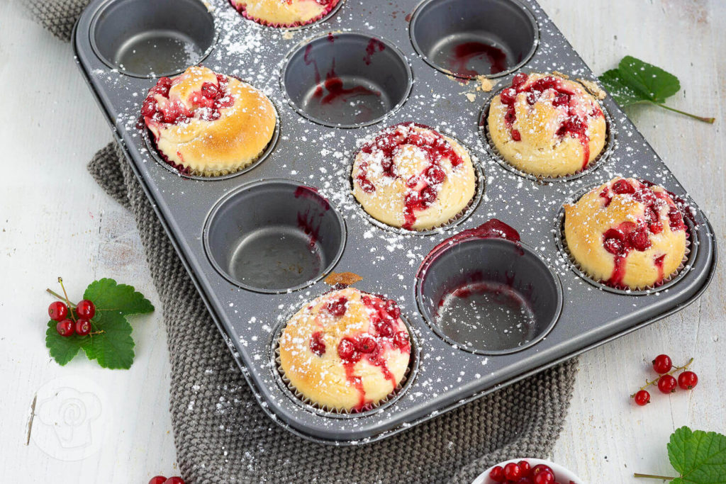 Leckere Johannisbeerschnecken mit fluffigem Hefeteig. Ein Muss für alle Hefeteigfans und Beerenliebhaber. Mit oder ohne Zuckerguss ein Genuss. Küchentraum & Purzelbaum | #johannisbeeren | #hefeteig | #backen