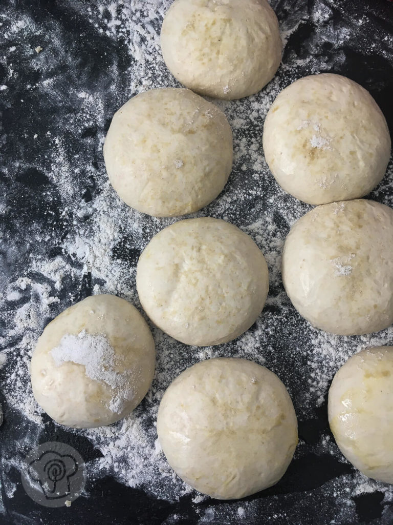 Leckere Frühstücksbrötchen aus Dinkel. Typische italienische Brötchen mit einer raffinierten Form: Rosette Soffiate Küchentraum & Purzelbaum | #brötchen | #backen | #dinkel