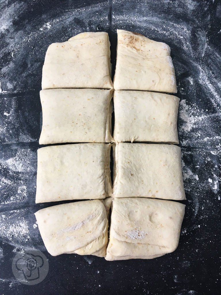 Berliner Splitterbrötchen 6 Kennt ihr Berliner Splitterbrötchen? Das sind leckere blättrige Brötchen mit Zucker. Sie sind typisch für die Berliner Küche. Ihr könnt sie an ihrer zerklüfteten Oberfläche erkennen. Küchentraum & Purzelbaum | #brötchen | #blätterteig | #backen