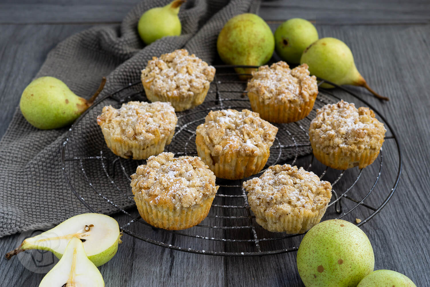 Read more about the article Saftige Birnenmuffins mit Streuseln