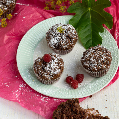 Schnelle Schokomuffins - Ibiza Buchvorstellung 6 Schnelle und saftige Schokomuffins. Einfach perfekt wenn spontan Besuch kommt. Schaut euch das Rezept unbedingt an. Küchentraum & Purzelbaum | #backen | #schokomuffins