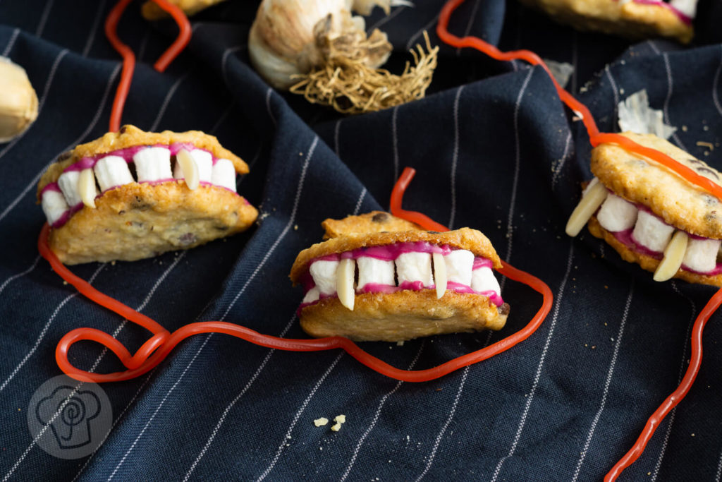 Schoko Cookies als Gebiss Kekse zu Halloween