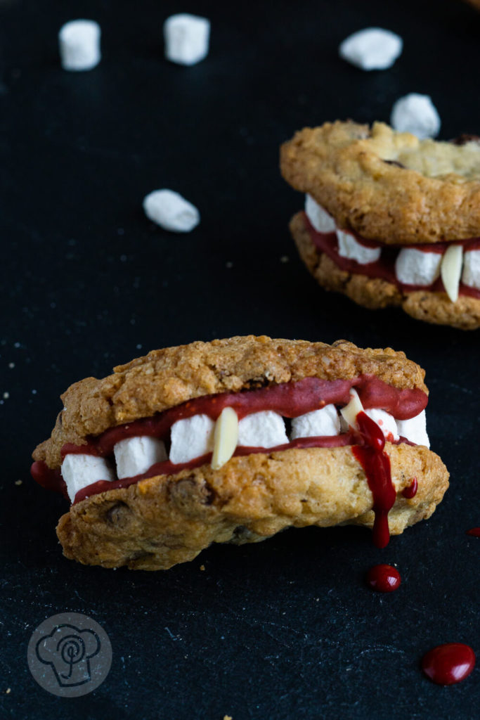 Schoko Cookies als Gebiss Kekse zu Halloween