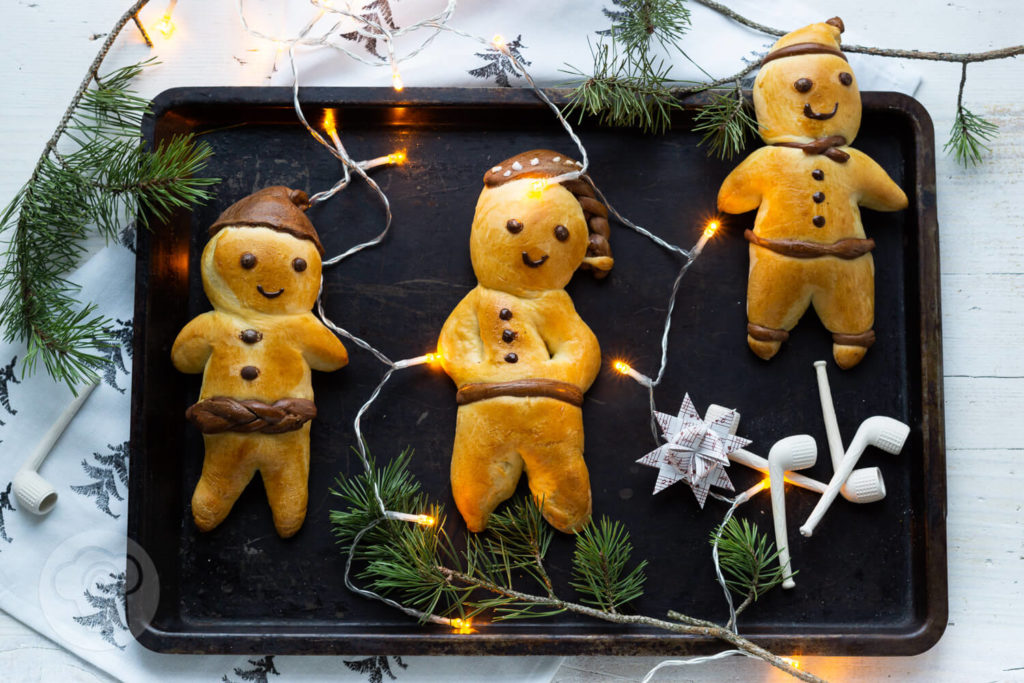 Grittibänz mit weißem und schwarzem Hefeteig. Gebildbrote zu Nikolaus