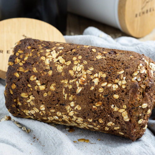 Körnerbrot mit Haferflocken im Topf gebacken