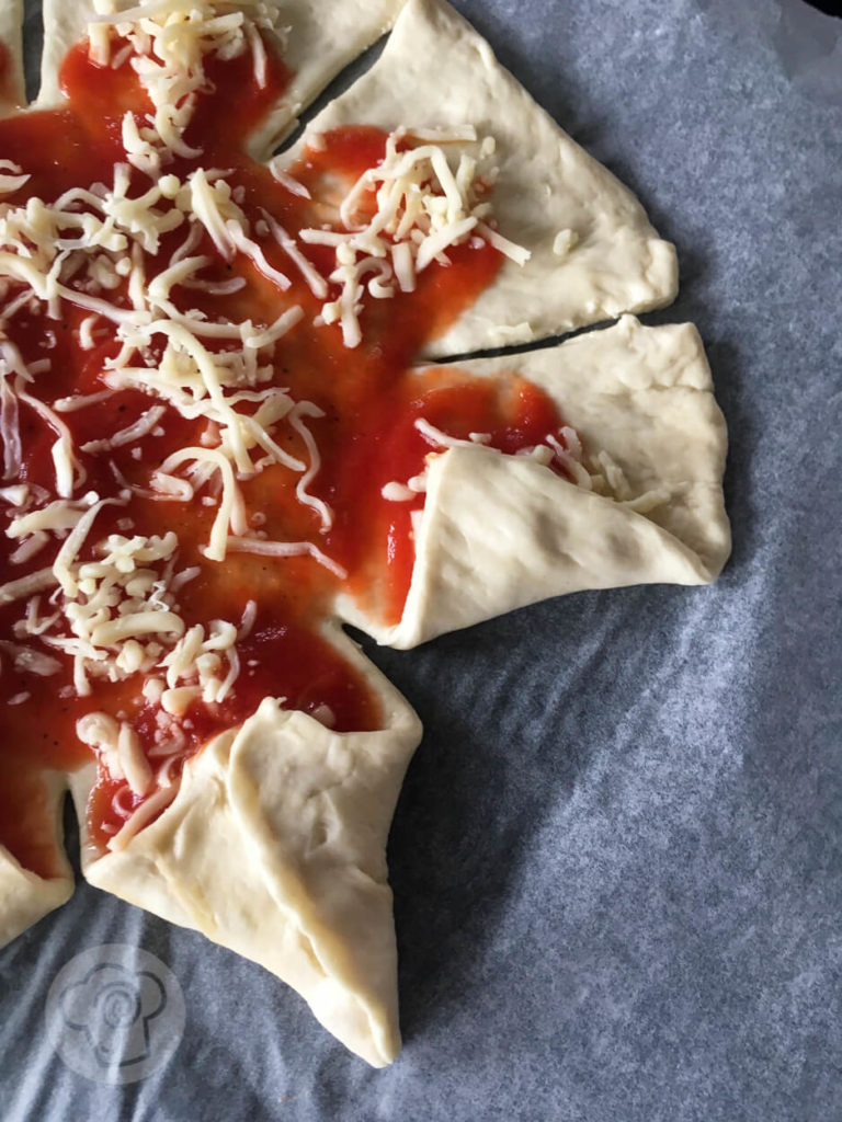 Sternförmige Pizza ungebacken