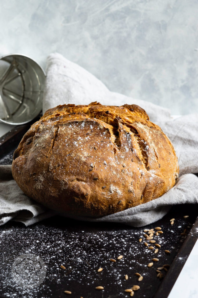 Dinkel Joghurt Brot mit Kürbiskernen und Leinsamen