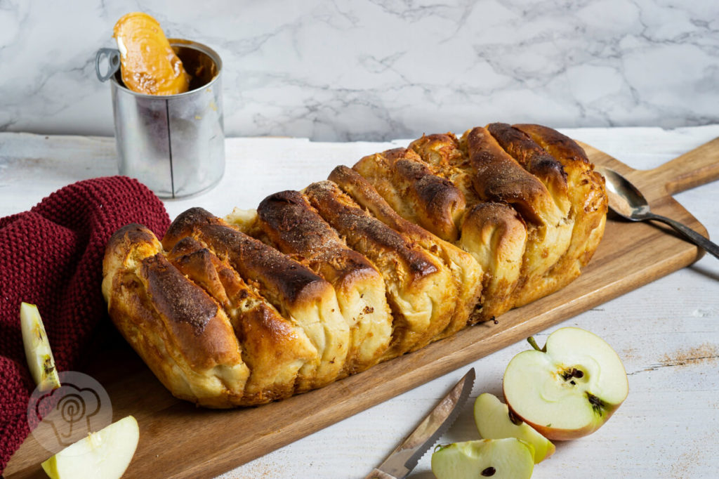 Rezept zum Backen: Süßes Pull Apart Bread mit Äpfeln und Dulce de leche. Probiert den Partyklassiker doch einfach mal süß. Ihr werdet begeistert sein. Küchentraum & Purzelbaum