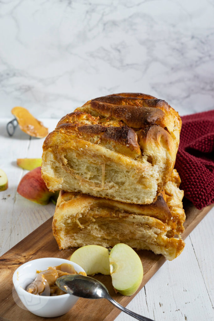 Rezept zum Backen: Süßes Pull Apart Bread mit Äpfeln und Dulce de leche. Probiert den Partyklassiker doch einfach mal süß. Ihr werdet begeistert sein. Küchentraum & Purzelbaum