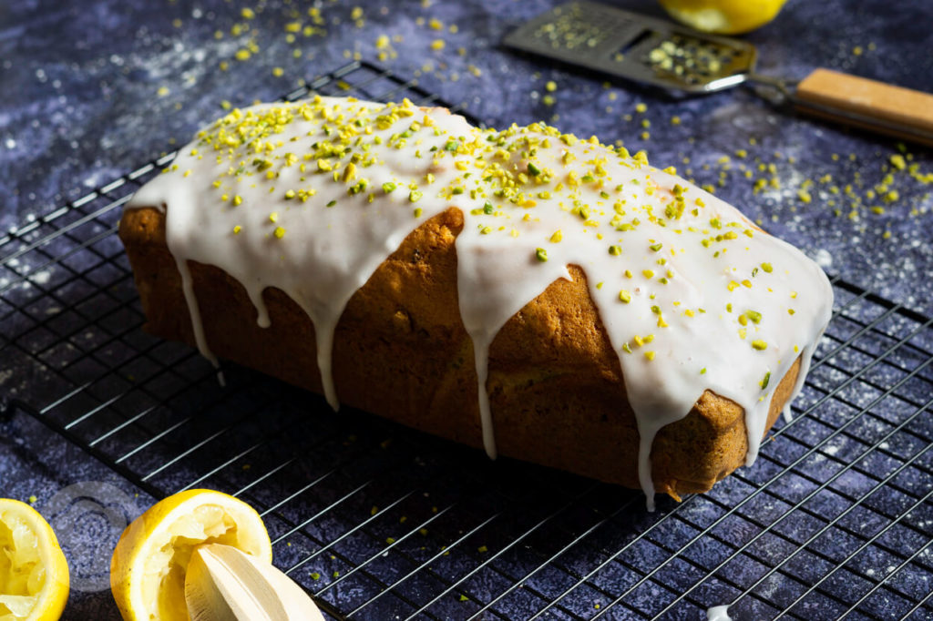 Rezept zum Backen: saftiger Marmorkuchen mit Pistazien und Zitrone. Eine echte Alternative für alle, die Schokolade nicht so gerne essen. Einfach perfekt für den Tag der Pistazie. Küchentraum & Purzelbaum