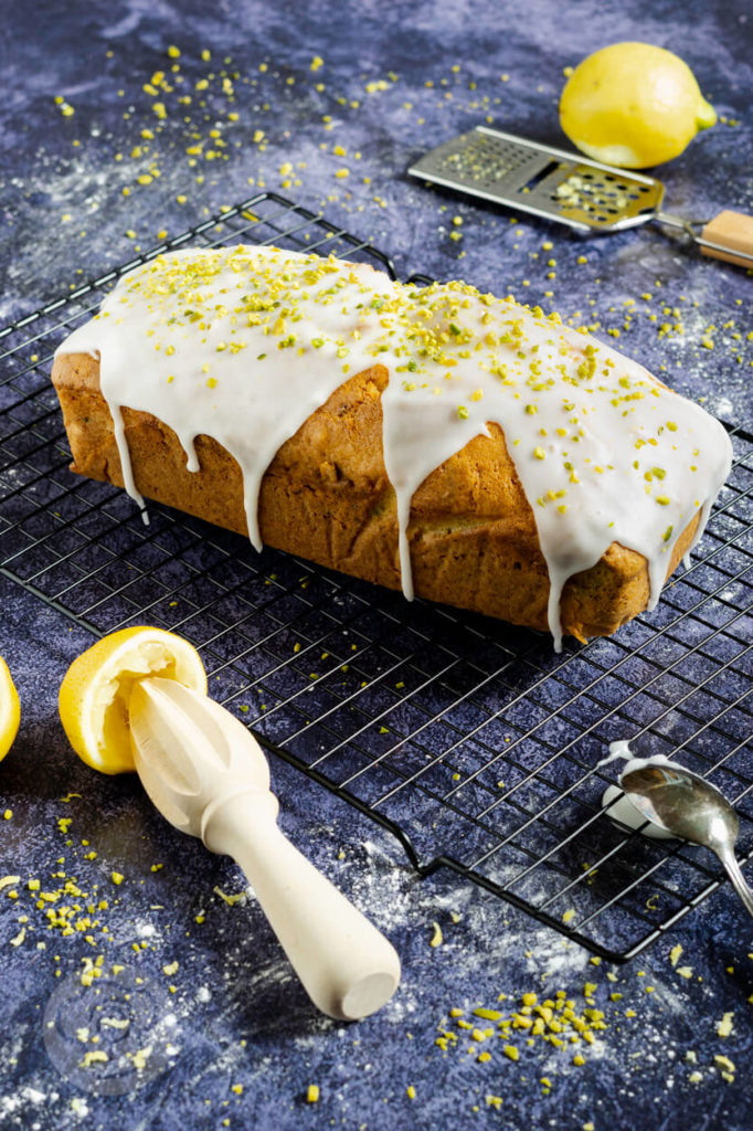 Rezept zum Backen: saftiger Marmorkuchen mit Pistazien und Zitrone. Eine echte Alternative für alle, die Schokolade nicht so gerne essen. Einfach perfekt für den Tag der Pistazie. Küchentraum & Purzelbaum