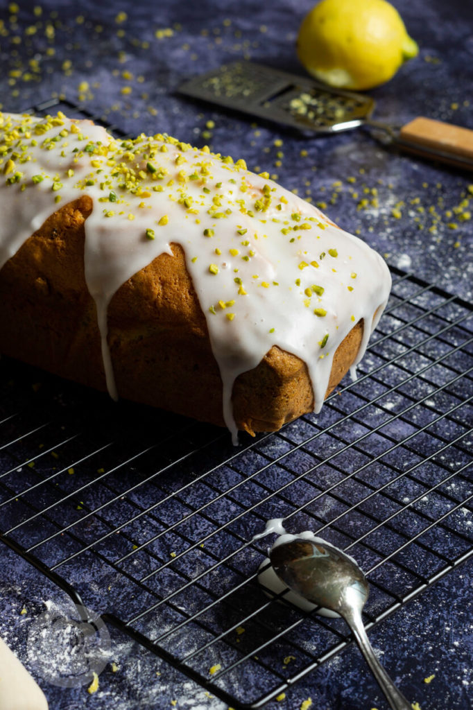 Rezept zum Backen: saftiger Marmorkuchen mit Pistazien und Zitrone. Eine echte Alternative für alle, die Schokolade nicht so gerne essen. Einfach perfekt für den Tag der Pistazie. Küchentraum & Purzelbaum