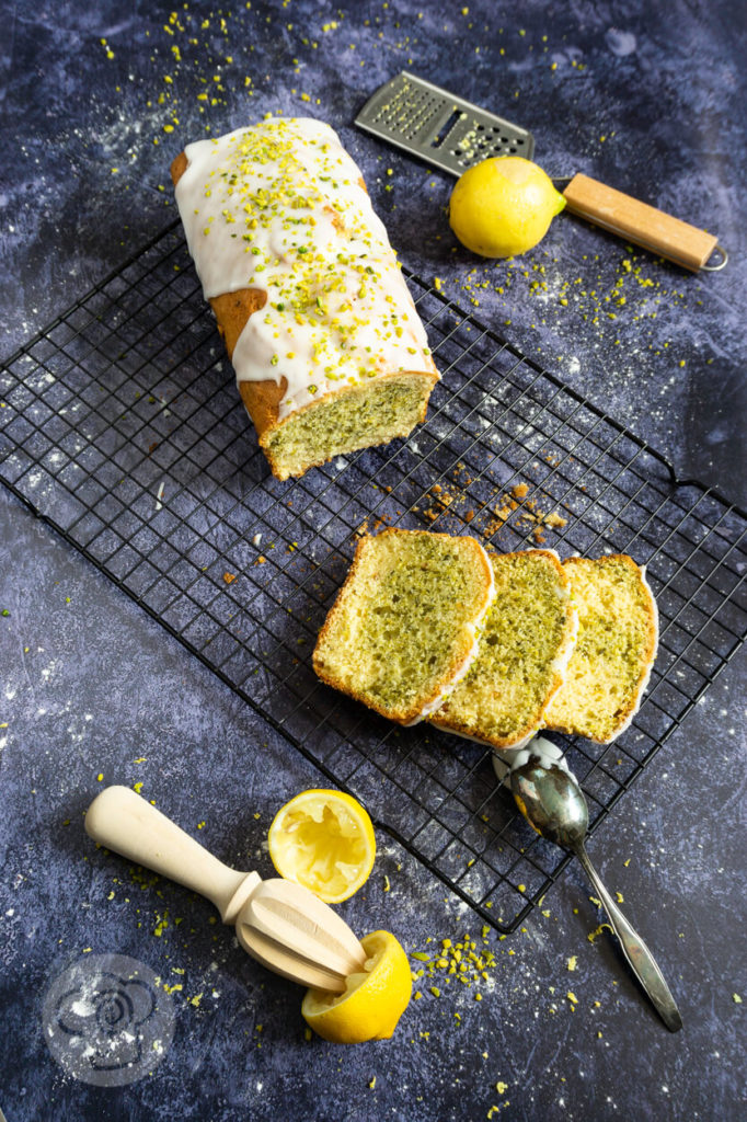 Rezept zum Backen: saftiger Marmorkuchen mit Pistazien und Zitrone. Eine echte Alternative für alle, die Schokolade nicht so gerne essen. Einfach perfekt für den Tag der Pistazie. Küchentraum & Purzelbaum