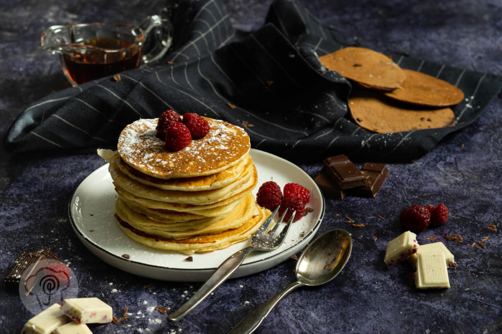 Leckere und einfache Pancakes, wahlweise als Schokopancakes mit Schokosoße. Probiert das Rezept für die Pancakes mit Joghurt einfach mal aus und lasst euch begeistern. Küchentraum & Purzelbaum