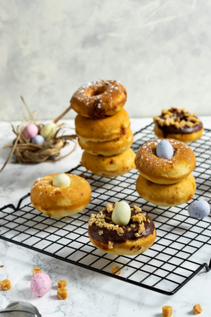 Rezept zum Backen: Mögt ihr Donuts und salted caramel? Dann sind diese Donuts aus dem Backofen mit Salzkaramell genau das Richtige für euch. Küchentraum & Purzelbaum