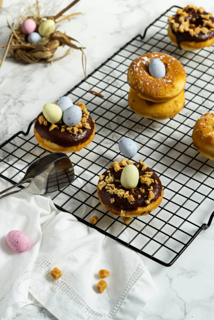 Rezept zum Backen: Mögt ihr Donuts und salted caramel? Dann sind diese Donuts aus dem Backofen mit Salzkaramell genau das Richtige für euch. Küchentraum & Purzelbaum