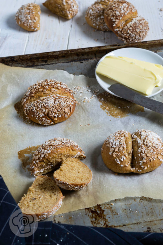 Rezept zum Backen. Vollwertige Dinkelvollkorn Weggli. Diese leckeren Brötchen mit Hefeteig sind einfach zu machen und schmecken der ganzen Familie. Ein weiterer Pluspunkt: Sie sind nicht nur lecker, sondern auch gesund. Küchentraum & Purzelbaum