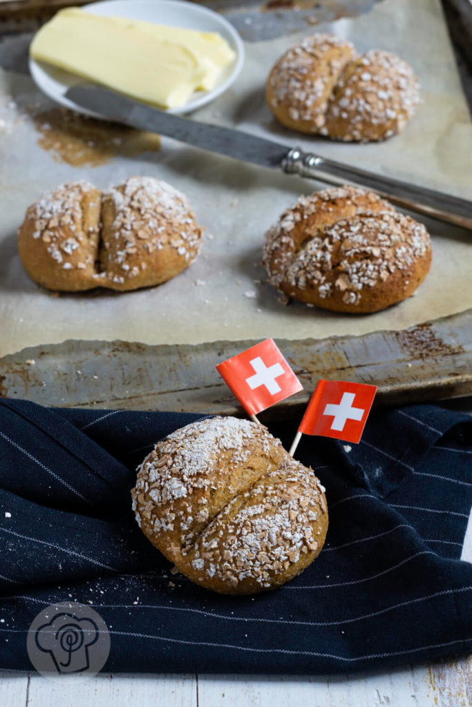 Rezept zum Backen. Vollwertige Dinkelvollkorn Weggli. Diese leckeren Brötchen mit Hefeteig sind einfach zu machen und schmecken der ganzen Familie. Ein weiterer Pluspunkt: Sie sind nicht nur lecker, sondern auch gesund. Küchentraum & Purzelbaum