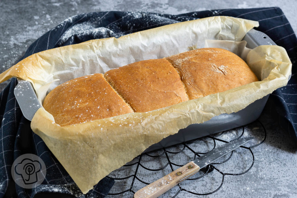 Rezept zum Backen. Leckeres Toastbrot mit Dinkel. So einfach kannst du ein softes Toastbrot selber backen. Küchentraum & Purzelbaum