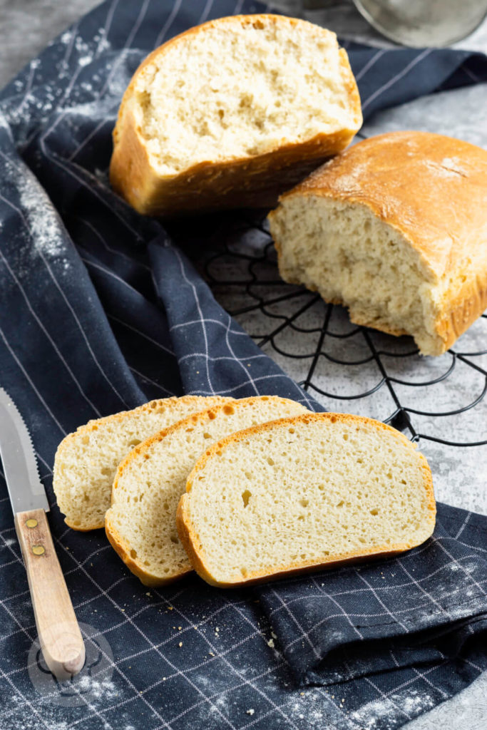 Rezept zum Backen. Leckeres Toastbrot mit Dinkel. So einfach kannst du ein softes Toastbrot selber backen. Küchentraum & Purzelbaum