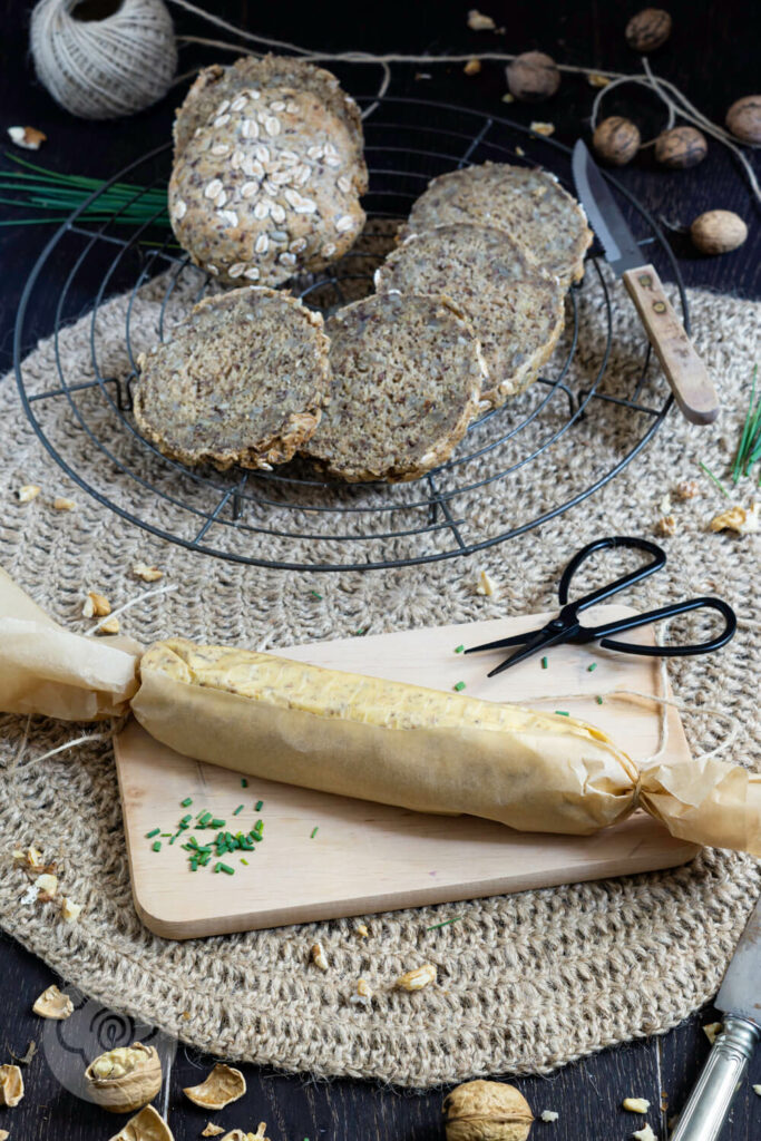 Rolle Walnussbutter mit Körnerbrot