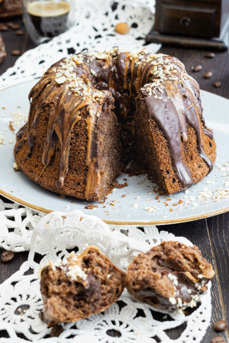 Kaffee Gugelhupf mit Nüssen - Küchentraum &amp; Purzelbaum