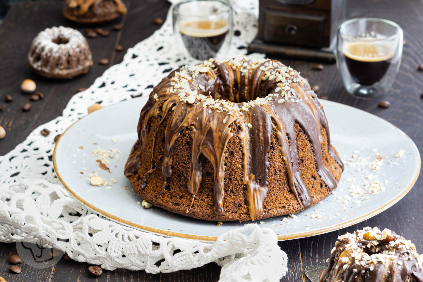 Kaffee Gugelhupf mit Nüssen - Küchentraum &amp; Purzelbaum