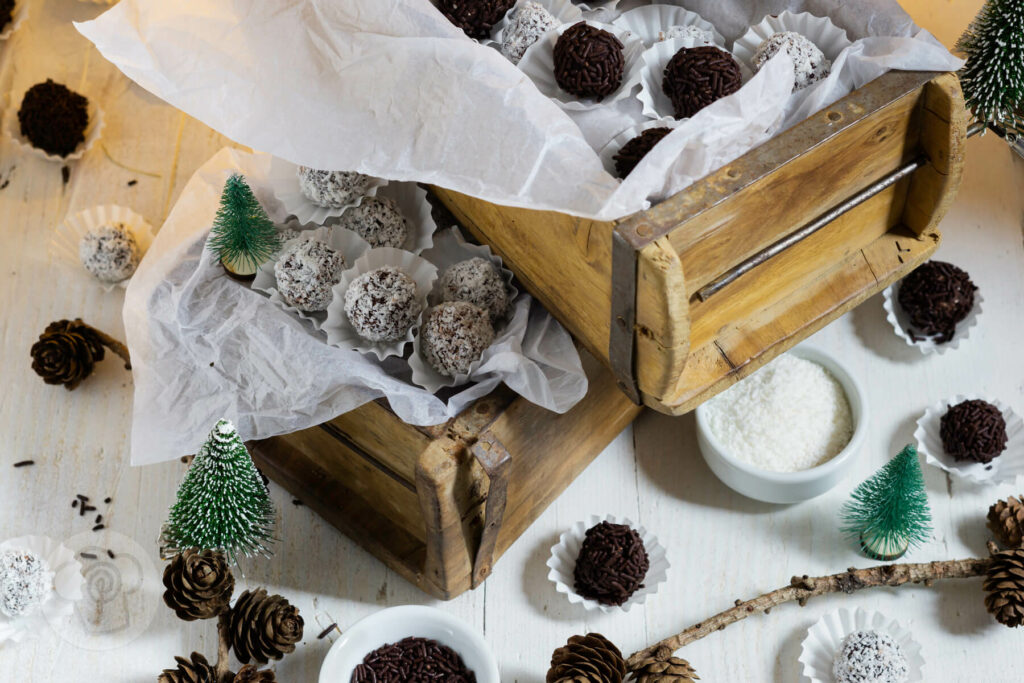 Rumkugeln mit Kokos und Schokostreuseln