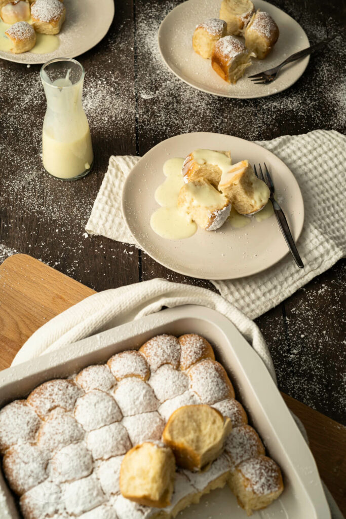 Mini-Buchteln - Dukatenbuchteln mit Vanillesoße