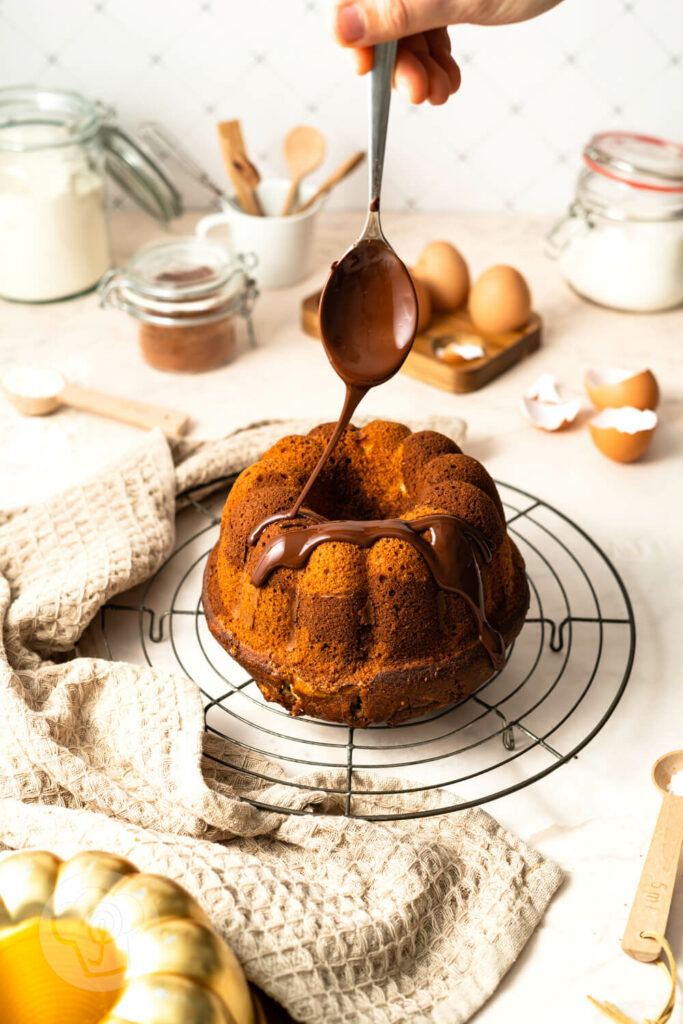 Omas Marmorkuchen gestürzt mit Schokolade