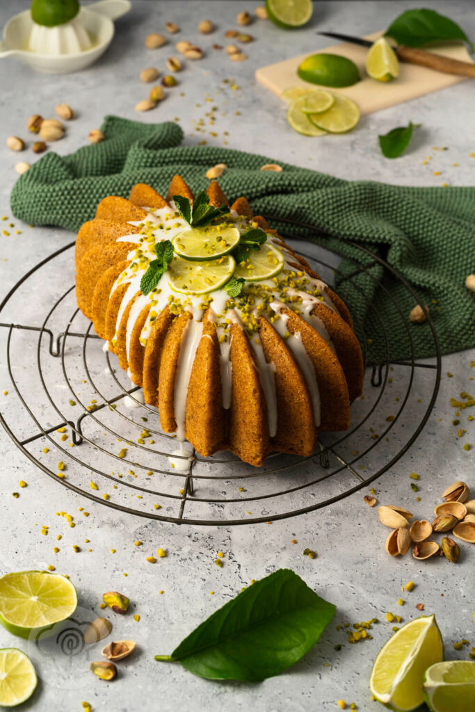 Pistazienkuchen auf einem Rost