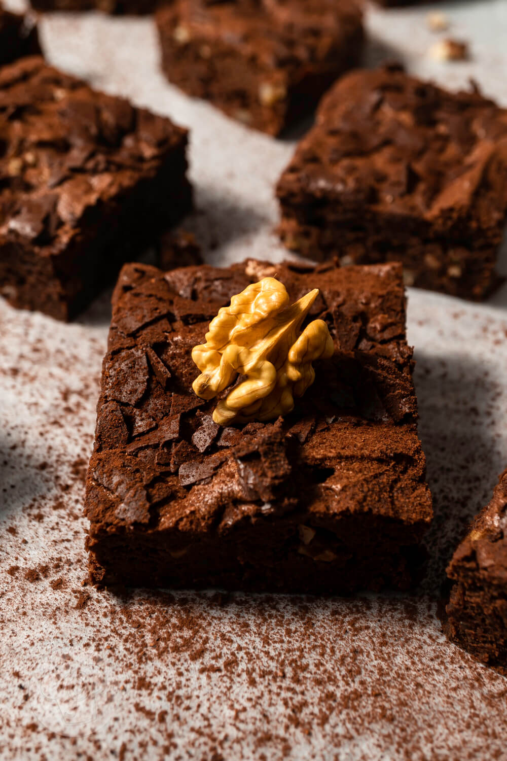 Schoko Brownies mit Nuessen 3