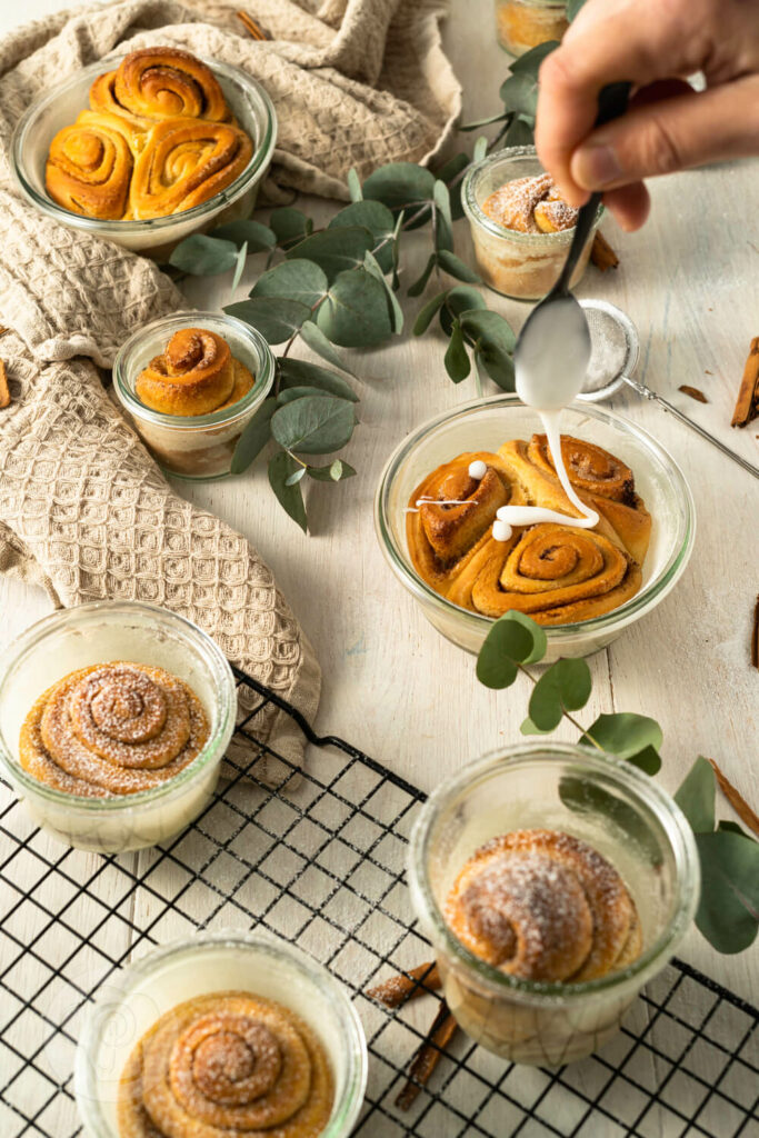 Zimtschnecken im Glas - Zubereitung, Dekoration