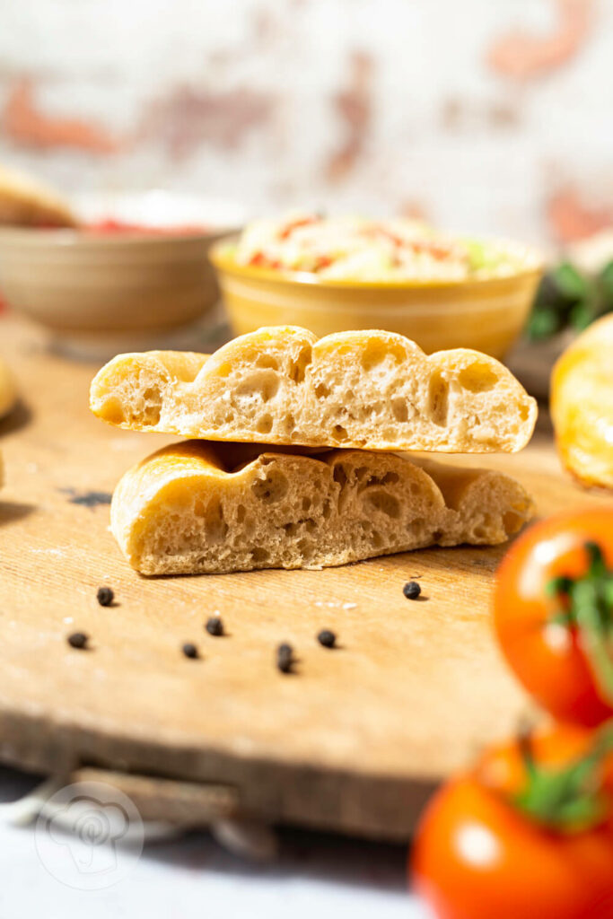 Armenisches Fladenbrot - Matnakash aufgeschnitten