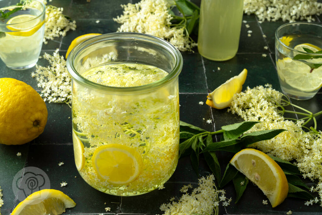 Holunderblütensirup selber machen - Schritt für Schritt