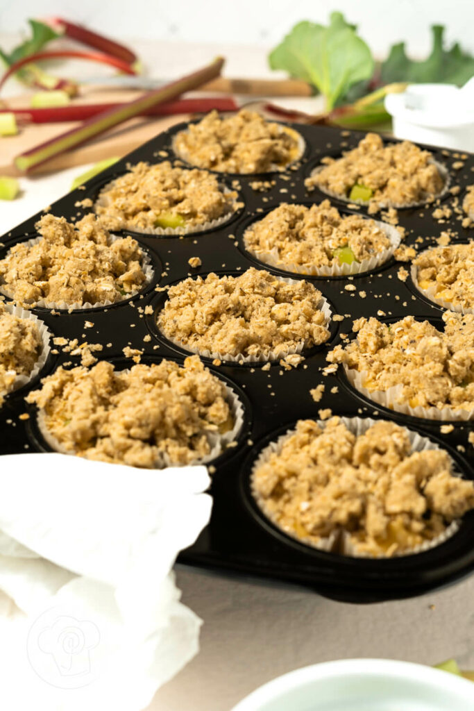 Rhabarbermuffins mit Kardamom Streuseln Zubereitung